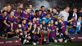 Los jugadores del Barça, celebrando un título de Liga | EFE
