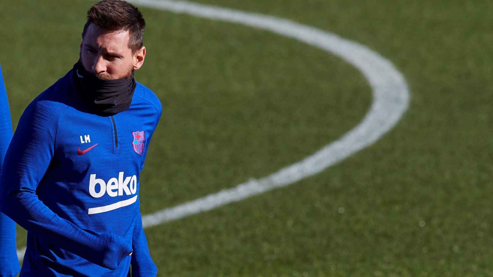 Messi en un entrenamiento con el Barça / EFE