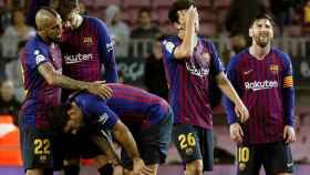 Los jugadores del Barça, abatidos tras caer contra el Betis / EFE