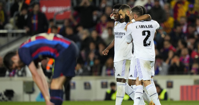 Los jugadores del Real Madrid celebran el primer gol, de Benzema / EFE