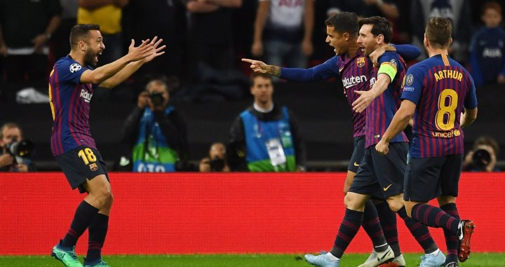Jordi Alba celebra con Messi y Coutinho el primer gol del Barça contra el Tottenham / EFE