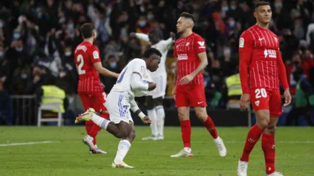 Vinicius, tras marcar el segundo gol del Real Madrid al Sevilla en el partido de Liga de esta temporada / EFE