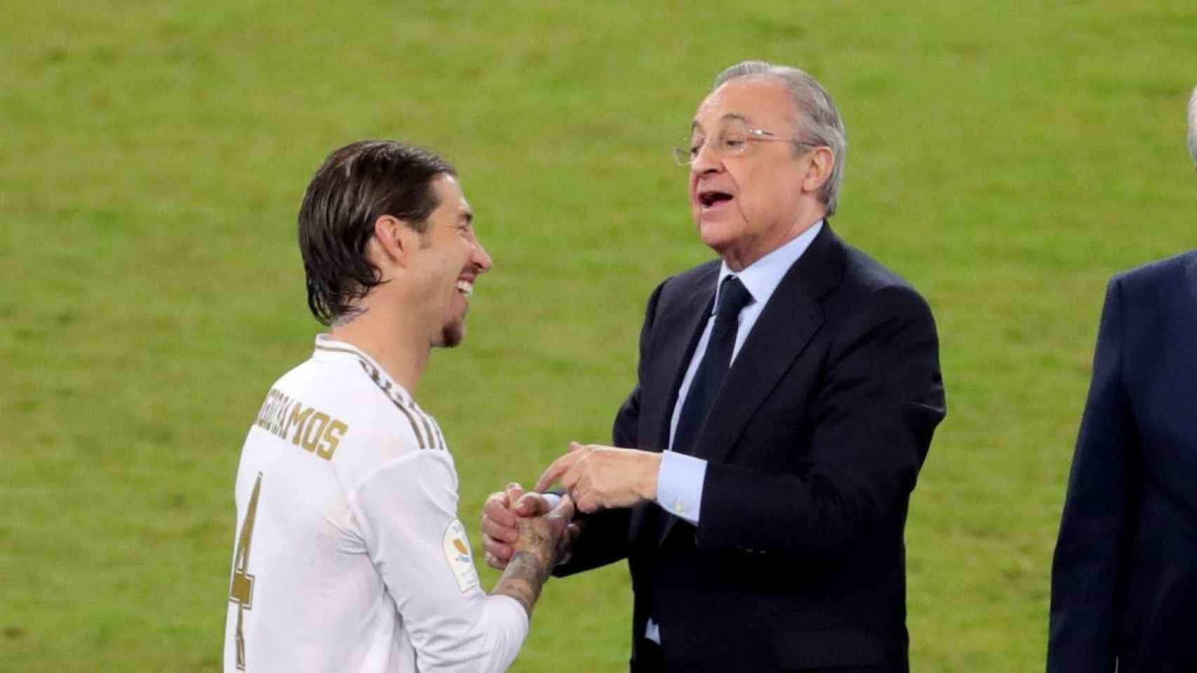 Sergio Ramos saludando a Florentino Pérez / Redes