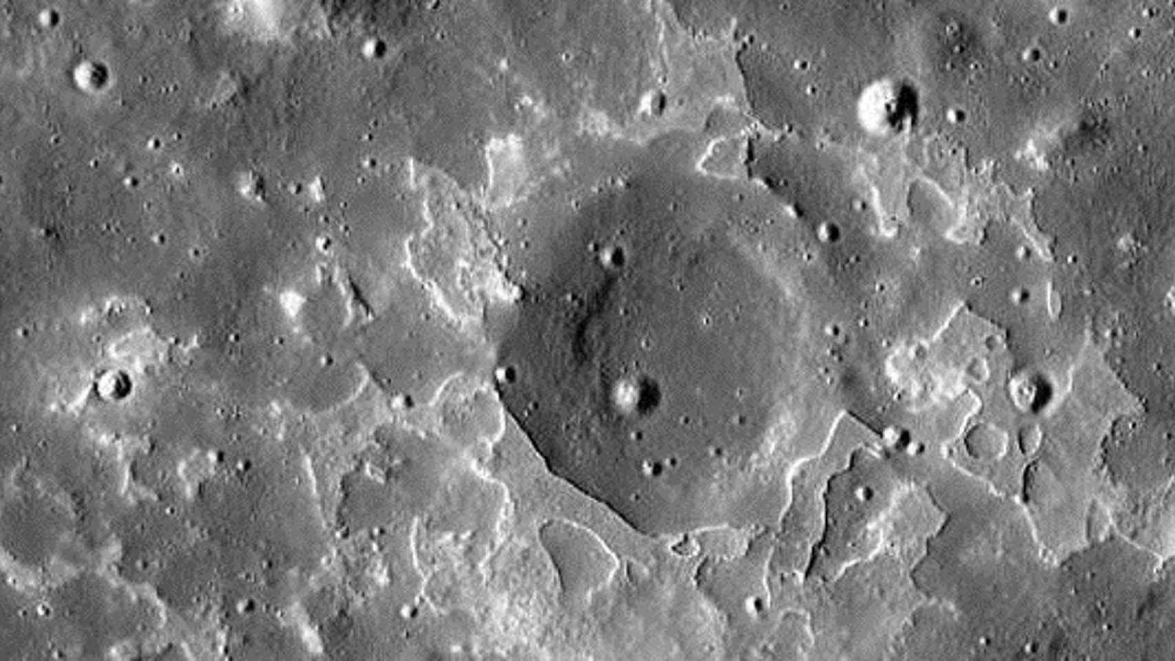 Un cráter de la Luna / NASA