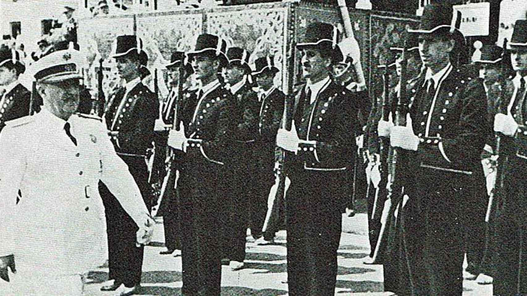 Los Mossos, de policía borbónica a guardia franquista
