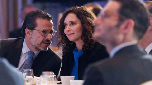 La presidenta de la Comunidad de Madrid, Isabel Díaz Ayuso, junto a su consejero de Economía y Hacienda, Javier Fernández-Lasquetty / EP