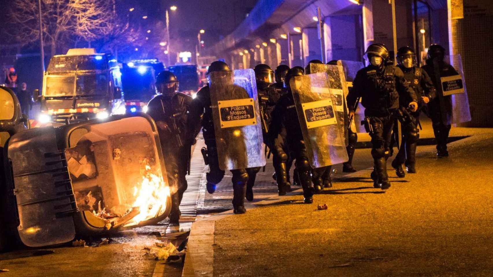 Una carga policial contra la violencia en las calles de Barcelona / EP