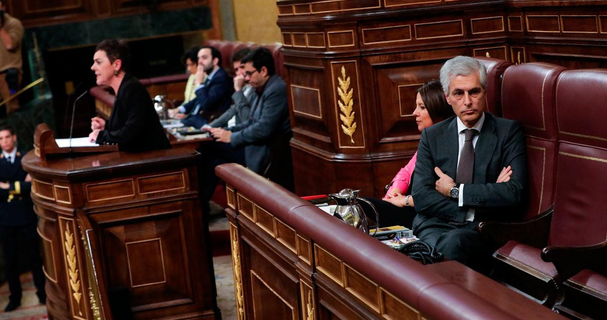 El secretario cuarto del Congreso, Adolfo Suárez Illana (PP), le da la espalda a la portavoz de EH Bildu, Mertxe Aizpurua / EUROPA PRESS