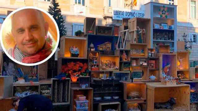 Rafael Romero Pineda, el profesor de Arte en la Universitat de Barcelona, y el polémico pesebre-trastero de la plaza Sant Jaume le ha valido duras críticas a Ada Colau / CG