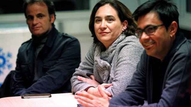 Jaume Asens, Ada Colau y Gerardo Pisarello con cara de circunstancias en la sede de En Comú Podem durante el seguimiento del escrutinio de los resultados del 28A / EFE