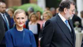 Cristina Cifuentes caminando junto al presidente del gobierno, Mariano Rajoy / EFE