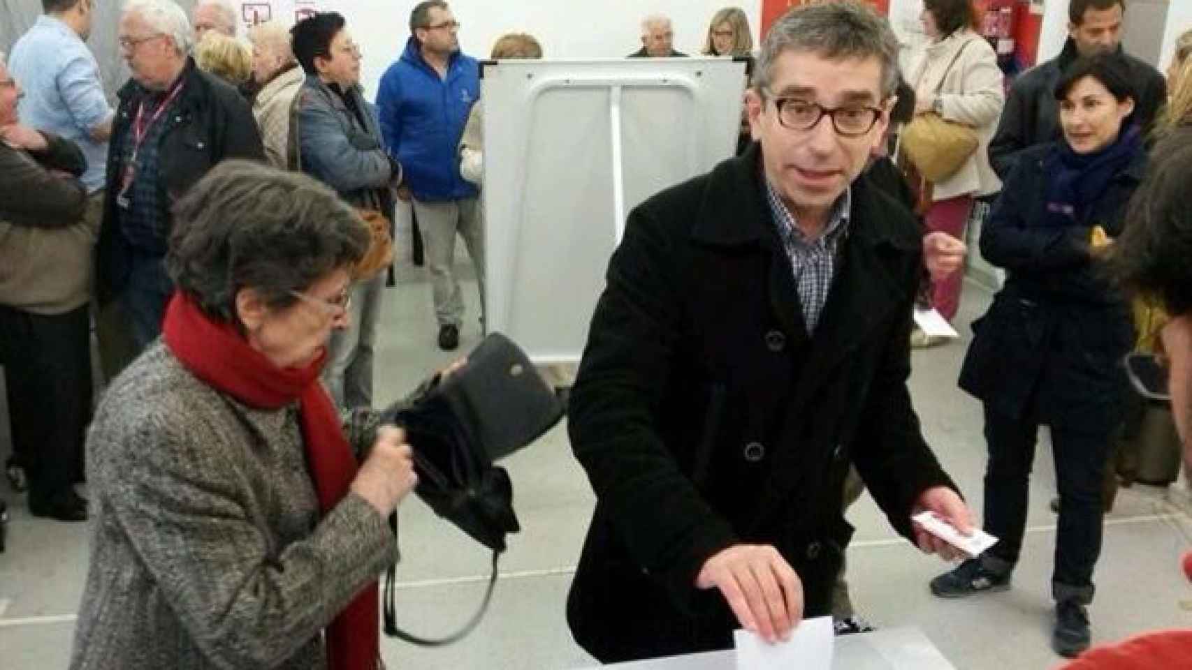 Jordi Martí, votando en las primarias socialistas para las municipales en Barcelona, en marzo de 2014