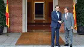 El presidente del Gobierno, Mariano Rajoy, y el de la Generalidad, Artur Mas, durante un encuentro de ambos en la Moncloa