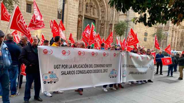 Imagen de la protesta del personal de Ambulancias Tenorio en Sevilla / Cedida