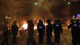 Segunda noche de disturbios en el centro de Barcelona / EFE