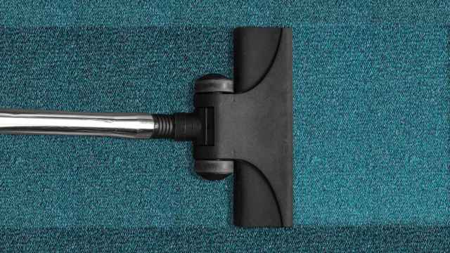 Limpiar la alfombra con aspiradora