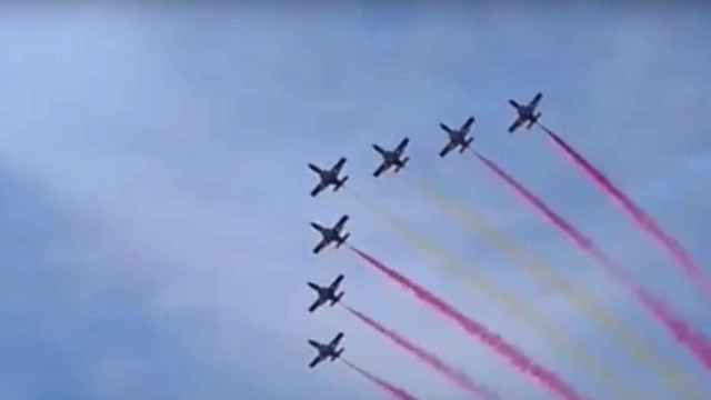 El Ejército del Aire saluda Tarragona con la bandera española