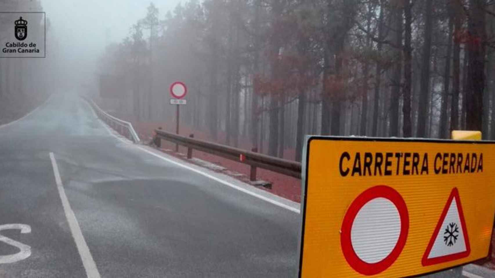 Una carretera cerca de Gran Canaria cortada al tráfico por hielo en el asfalto / CABILDO DE GRAN CANARIA