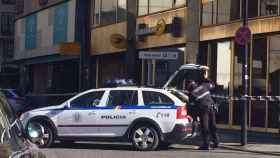 Las fuerzas de seguridad ante la oficina de La Poste de Andorra