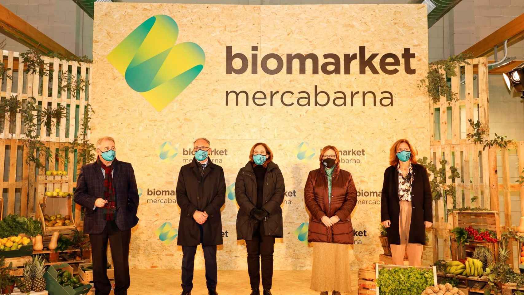 Autoridades durante la inauguración del Biomarket de Mercabarna este miércoles
