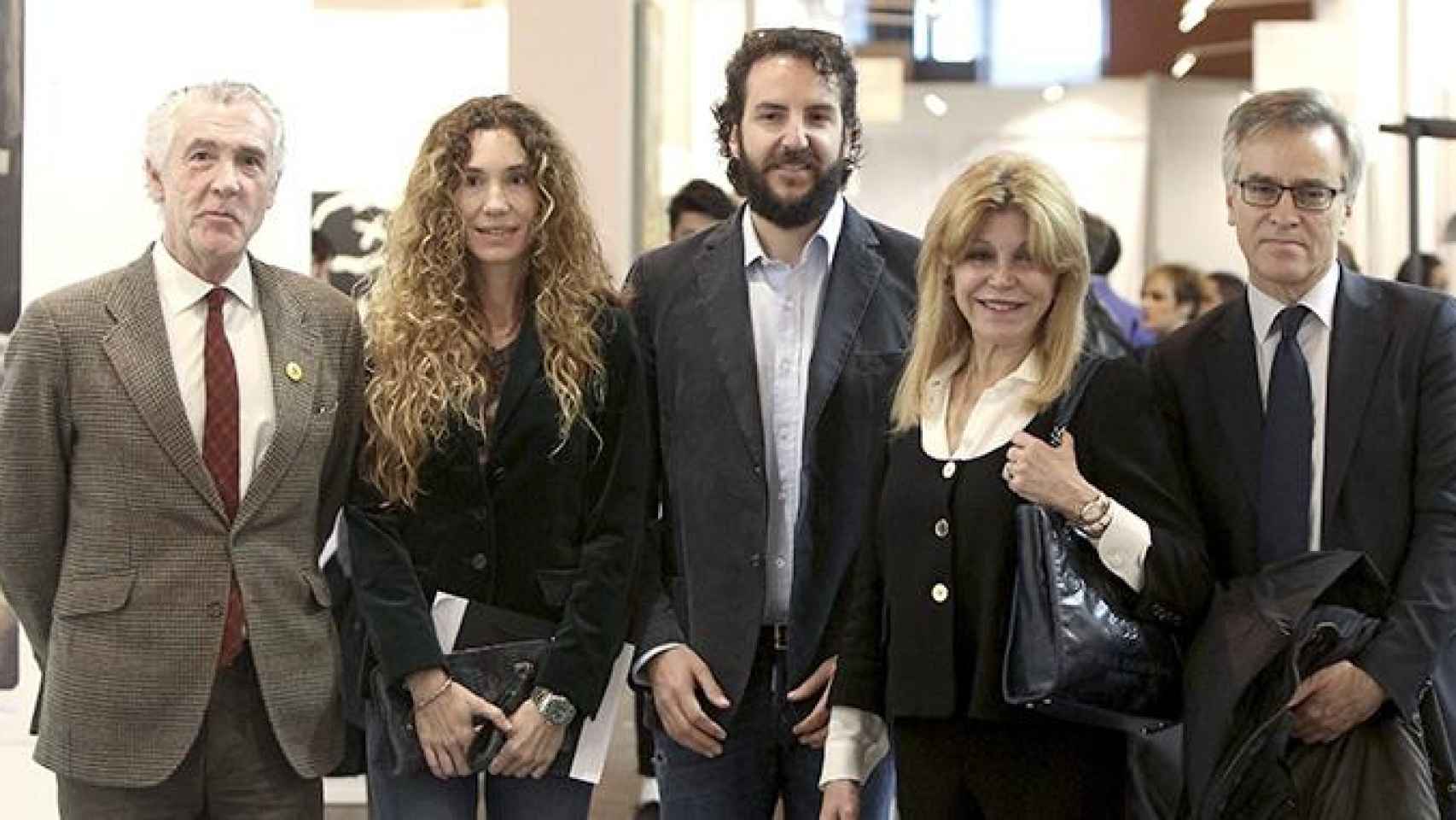 Borja Thyssen (c.), junto a su mujer, Blanca Cuesta (i.), y su madre, Carmen Cervera (d.) / EP