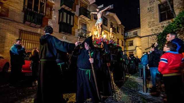 Una procesión de Semana Santa, cuyos servicios turísticos han impulsado el IPC en marzo / EFE