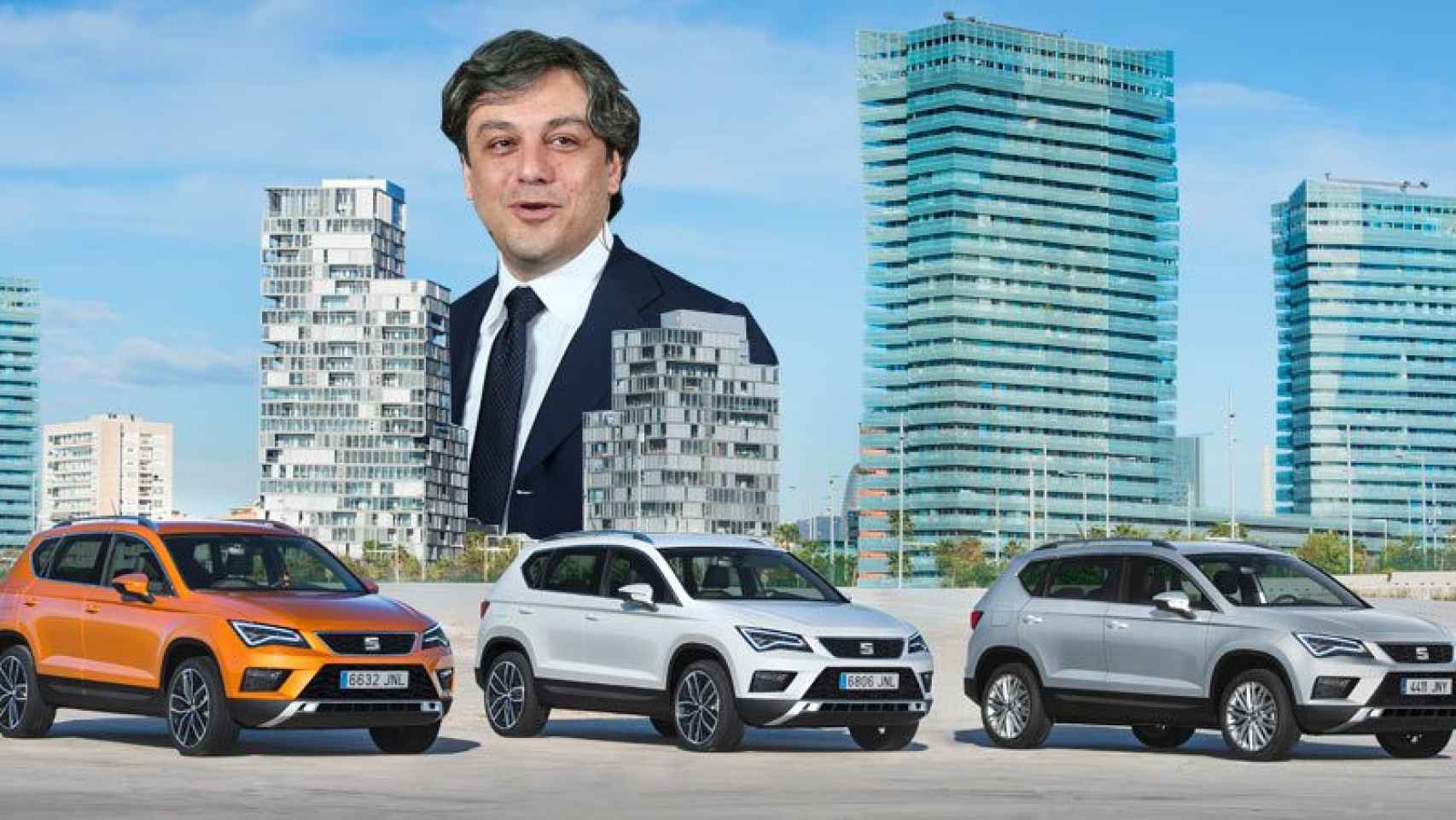 Luca de Meo, presidente de Seat, y tres modelos del Ateca en un aparcamiento de Barcelona / FOTOMONTAJE DE CG
