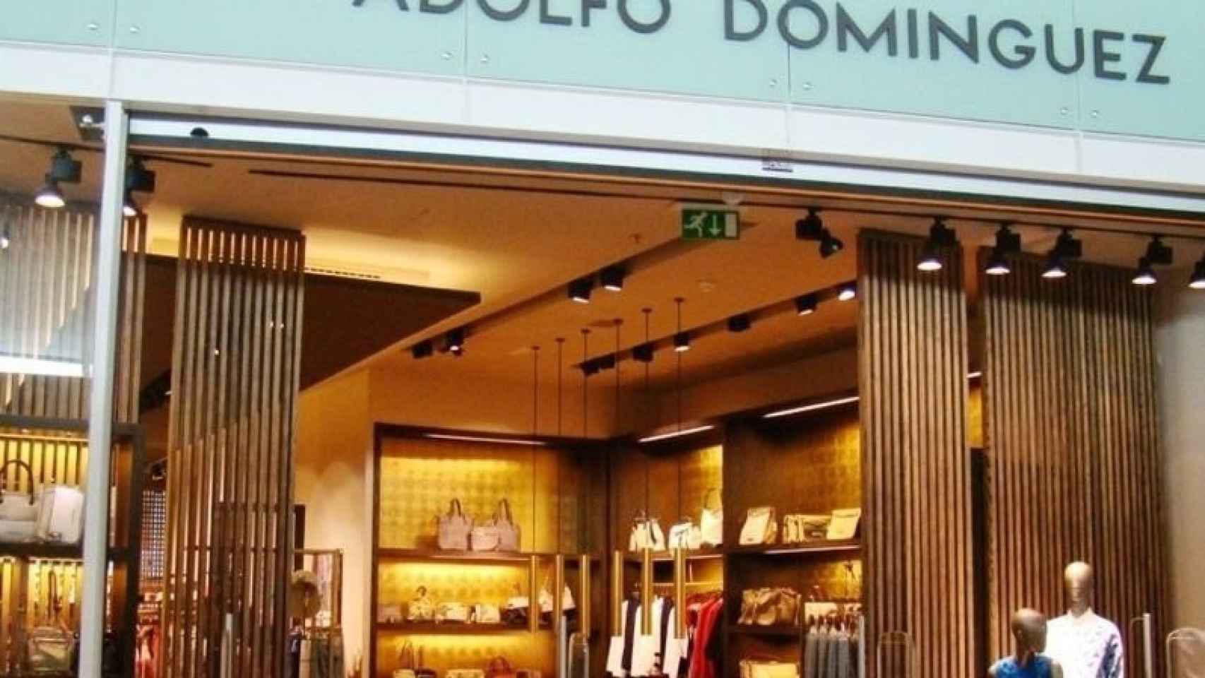 Un establecimiento de Adolfo Domínguez en España.
