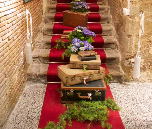 Escaleras de la ciudad de Girona decorada con flores / CG