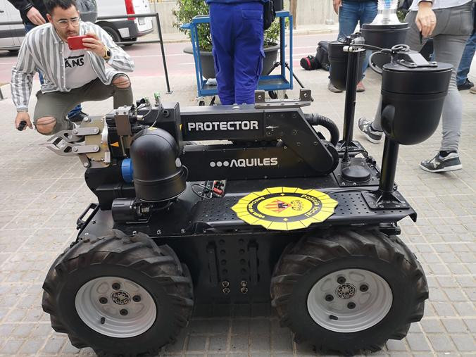 Imagen del robot policial de Sant Cugat del Vallés / JOANA MIRRAÑO - TWITTER