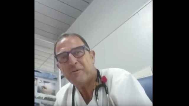 Carlos Bautista Ojeda, médico en Málaga, durante su vídeo