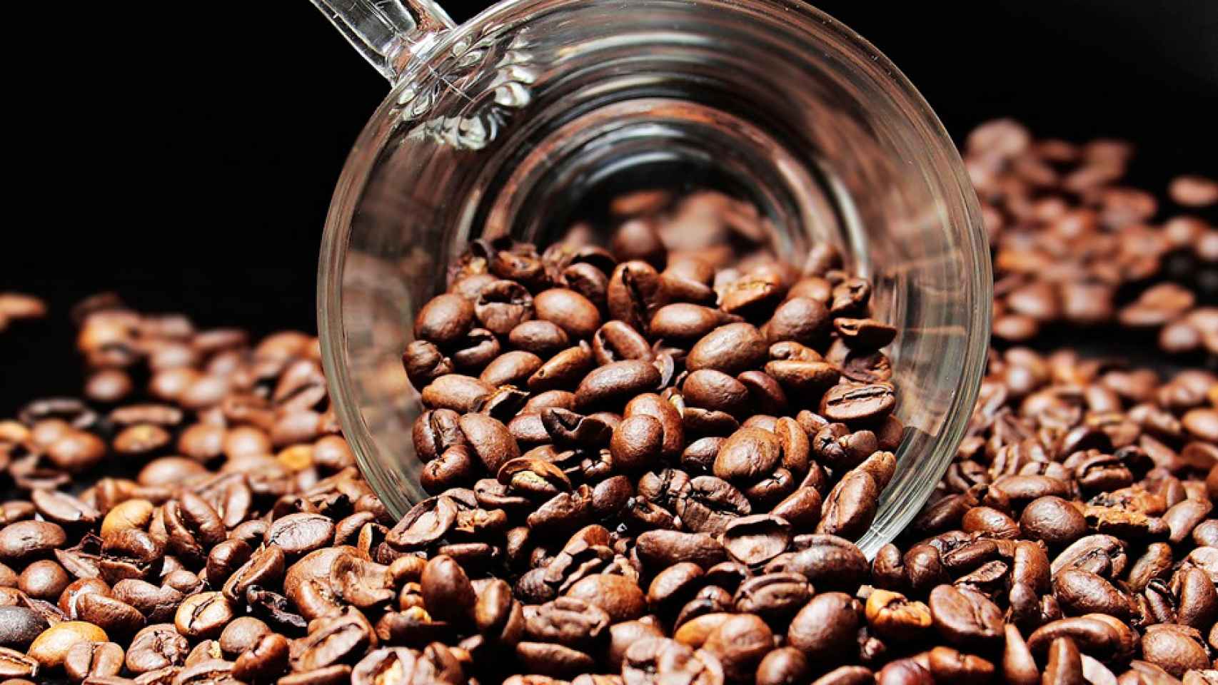 Granos de café, un producto con alto contenido de cafeína / PIXABAY
