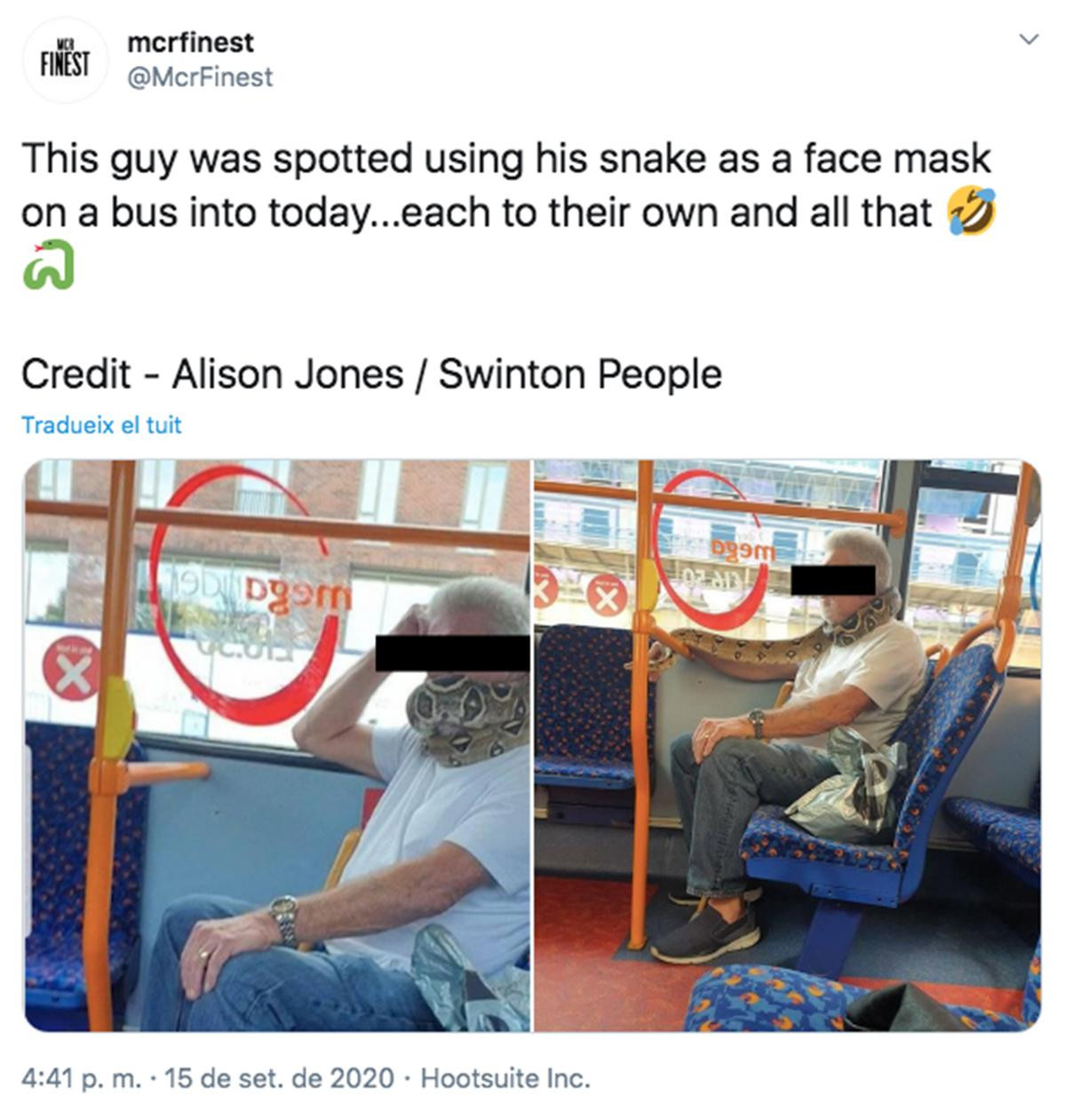 Un hombre viaja con una serpiente enrollada en la cabeza a modo de mascarilla / TWITTER