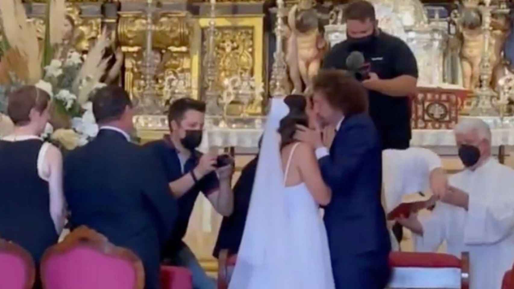 José Antonio León y Rocío Madrid en su boda / @annafpadilla
