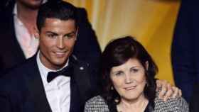 Dolores Aveiro con su hijo Cristiano Ronaldo  / EFE