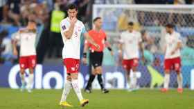 Lewandowski, preocupado tras un gol de Argentina / EFE