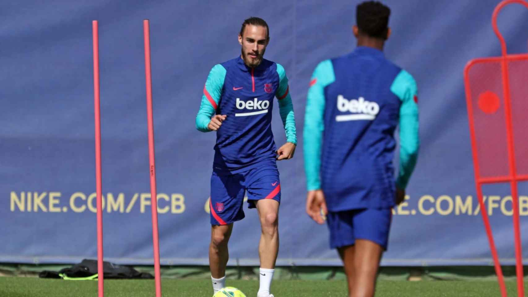 Mingueza en un entrenamiento con el Barça / FC Barcelona