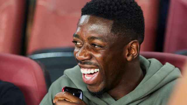 Una foto de Ousmané Dembelé en la grada del Camp Nou / EFE