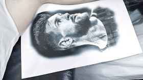 Un dibujo del rostro de Messi antes de convertirse en tatuaje / EFE