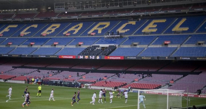 El Camp Nou sin público durante un partido del Barça / EFE