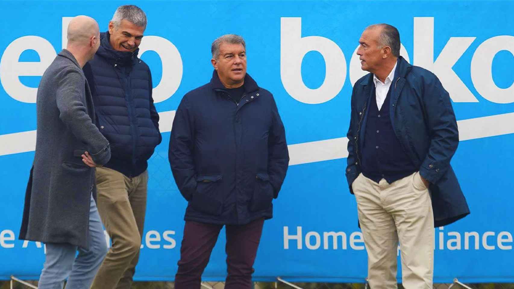Joan Laporta, junto a Jordi Cruyff y sus hombres de confianza Rafa Yuste y Enric Masip / EFE