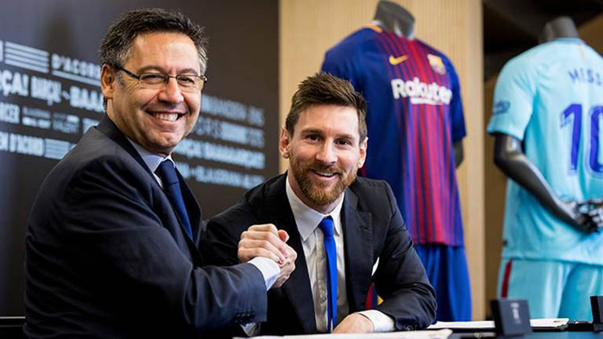 Josep Maria Bartomeu y Leo Messi en la última renovación con el Barça / EFE