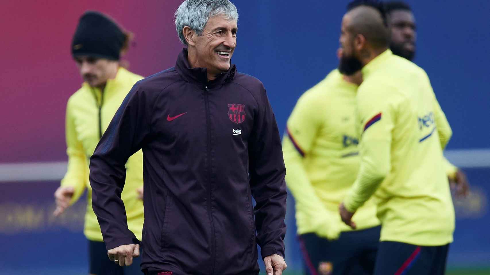 Quique Setién durante un entrenamiento con el Barça / EFE