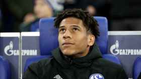 Todibo en el banquillo del Schalke / EFE