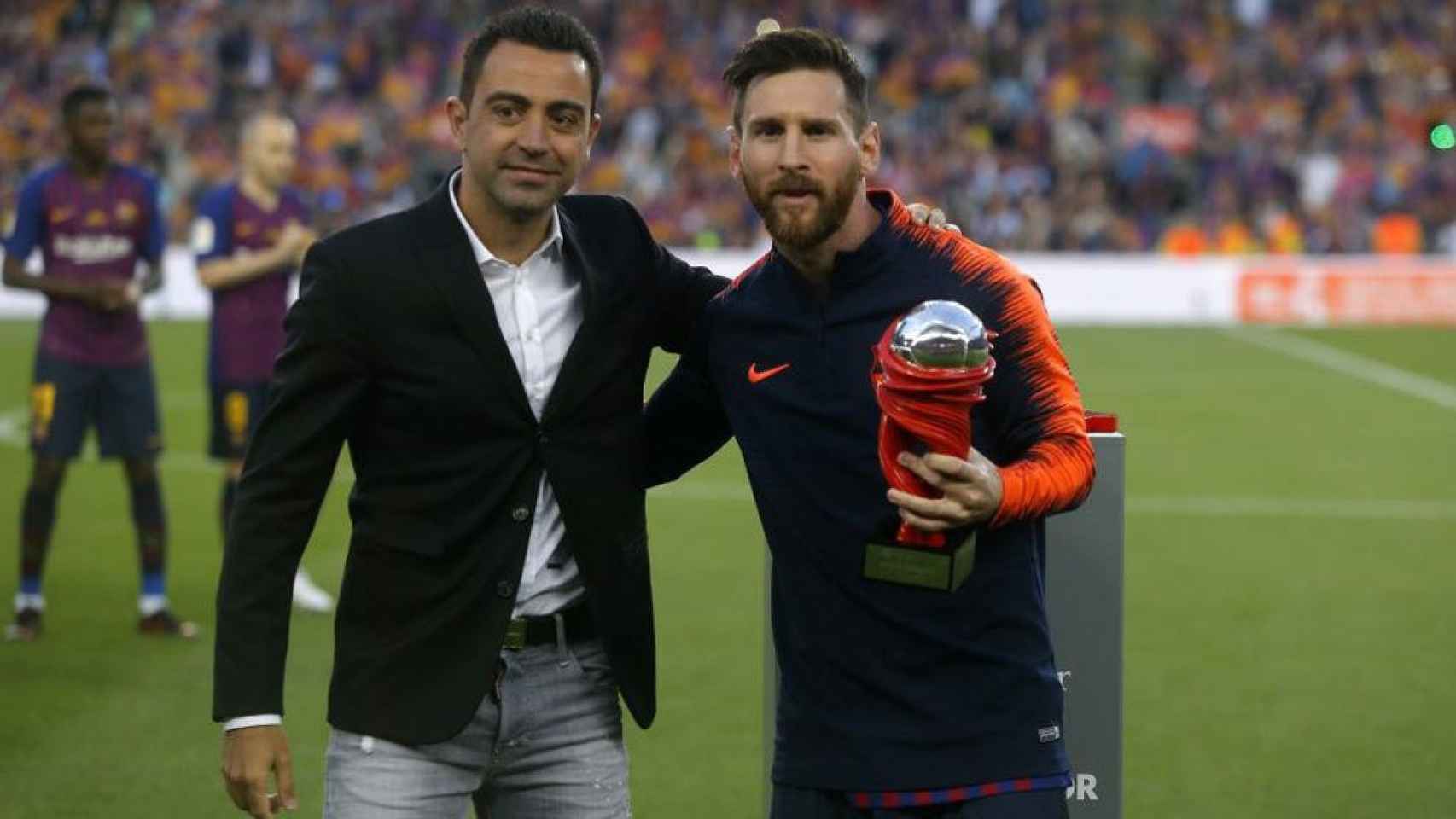Xavi Hernández y Leo Messi en el Camp Nou / EFE