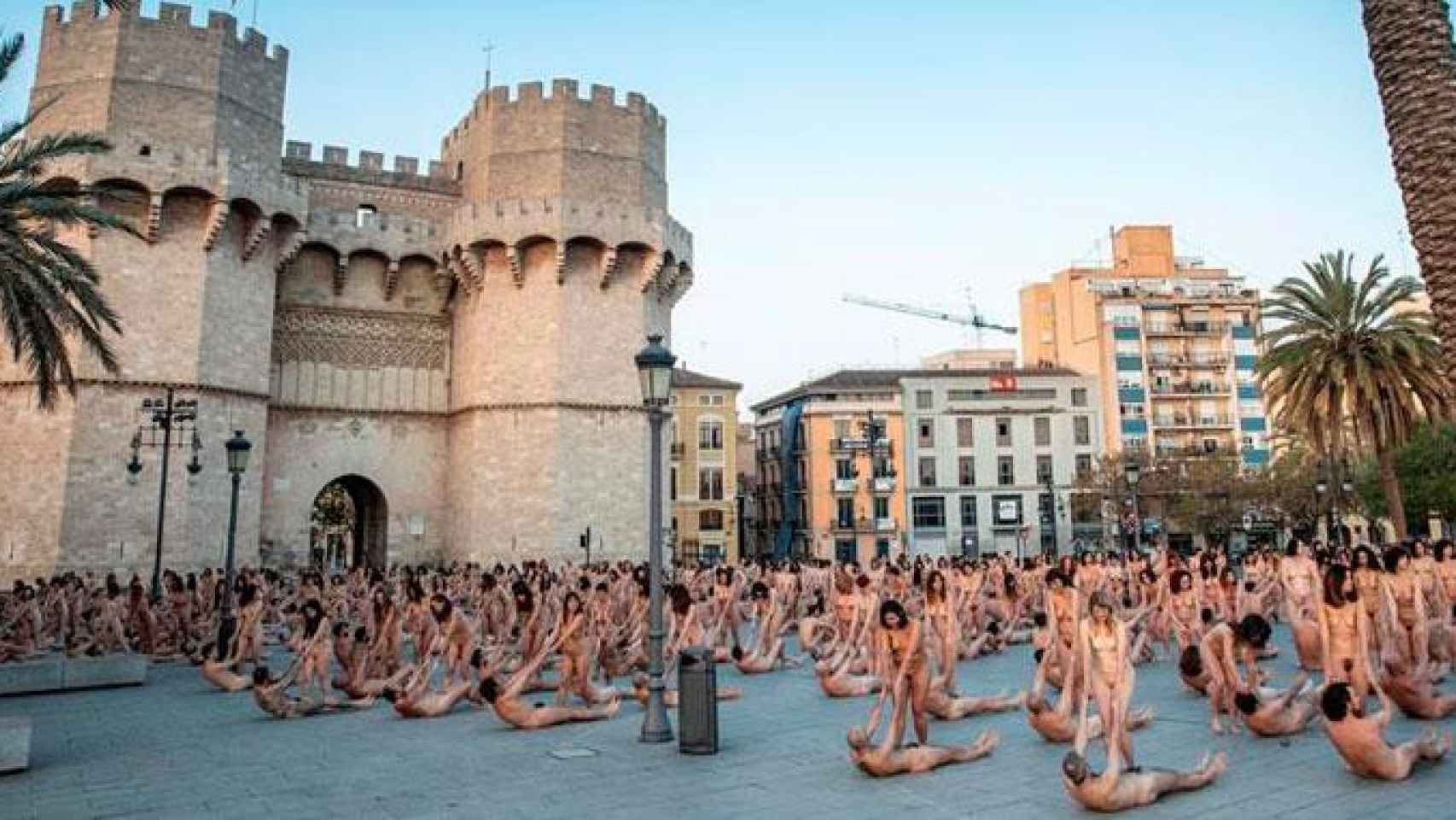 El desnudo gélido y multitudinario, ha reunido 1.300 personas, de este fin de semana en Valencia / EFE