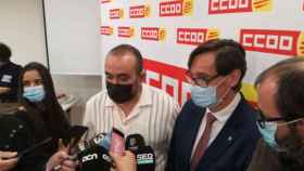 Salvador Illa (d.) y Javier Pacheco (i.), en la sede de CCOO en Barcelona / CG