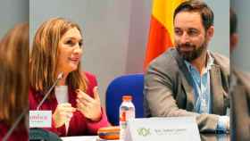 Isabel Lázaro, presidenta de Vox en Tarragona, con Santi Abascal, presidente del partido / CG