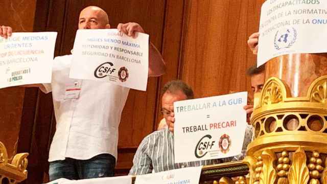 Representantes de CSIF en la Guardia Urbana de Barcelona, en el pleno municipal de aprobación del cartapacio / CG