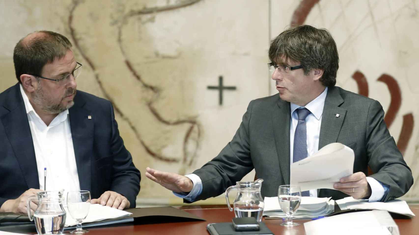 Carles Puigdemont y Oriol Junqueras, presuntos ideólogos del entramado para crear un sistema de pensiones a través de datos bancarios / EFE